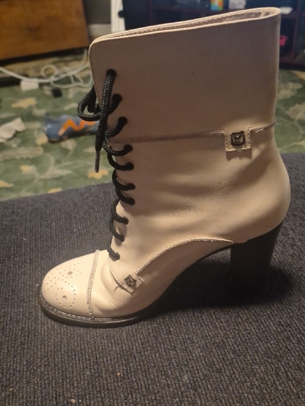 Charles David Cream Lace-Up Heeled Brogue Boots with Black Laces - Picture 7 of 12